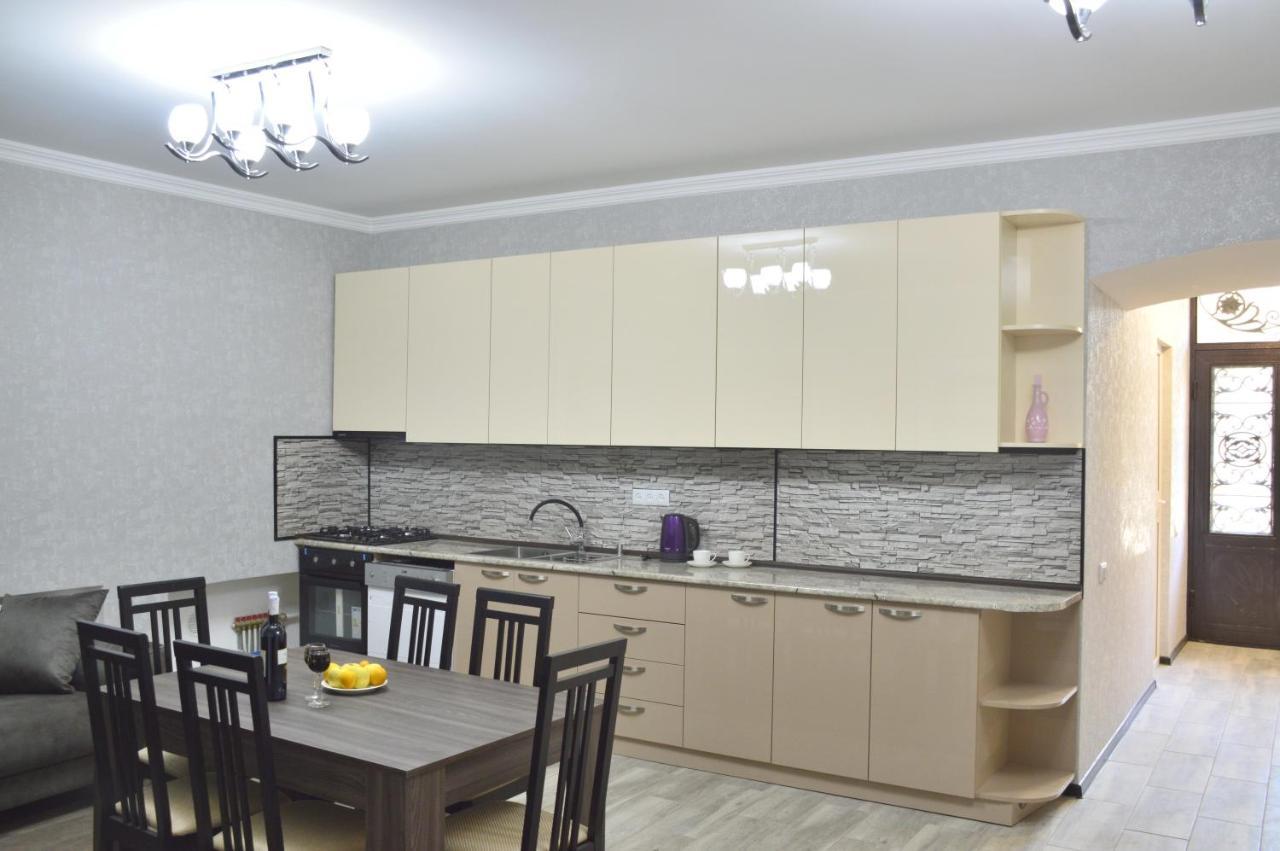 Hotel Mtatsmindaze Tbilisi Esterno foto